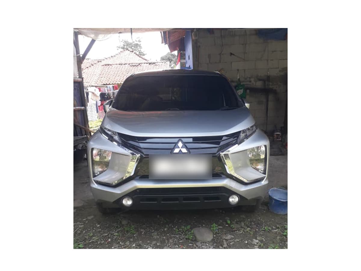 Mitsubishi Xpander silver